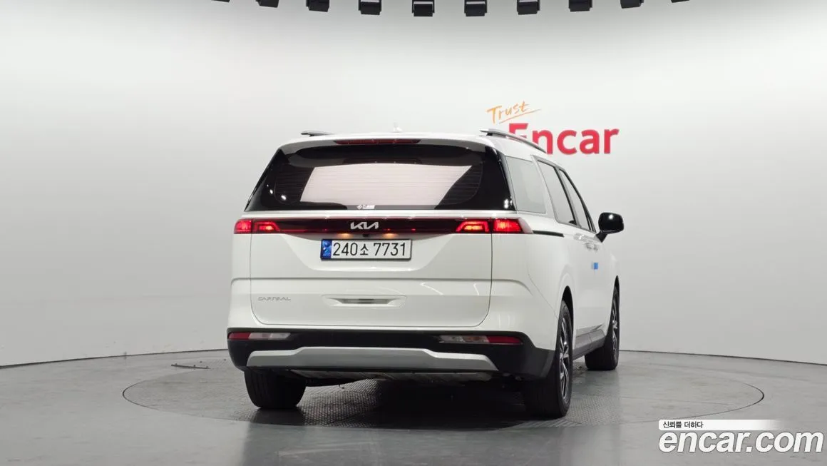 Kia Carnival — фото 10