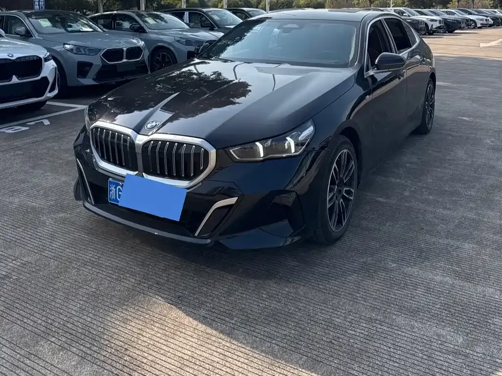 BMW 5 Series 2025 из CN, фото 1