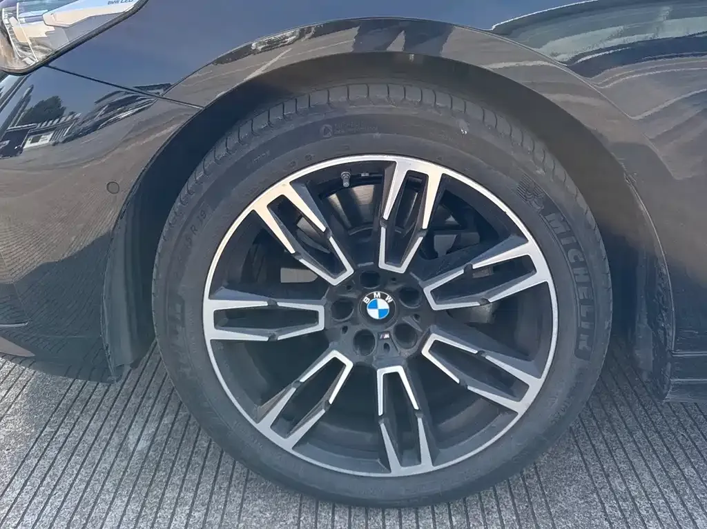 BMW 5 Series 2025 из CN, фото 2