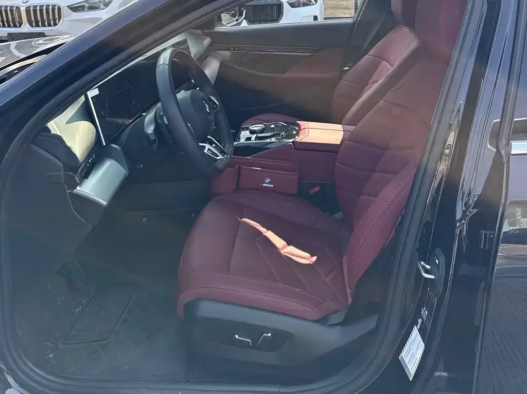 BMW 5 Series 2025 из CN, фото 3
