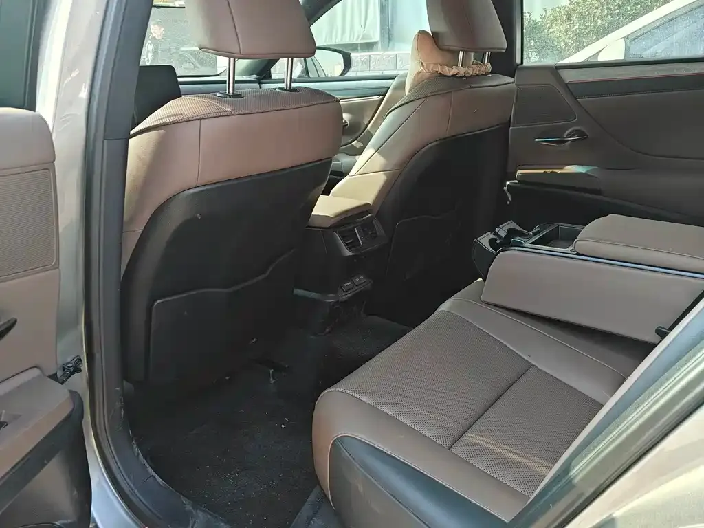 Lexus ES 2025 из CN, фото 2