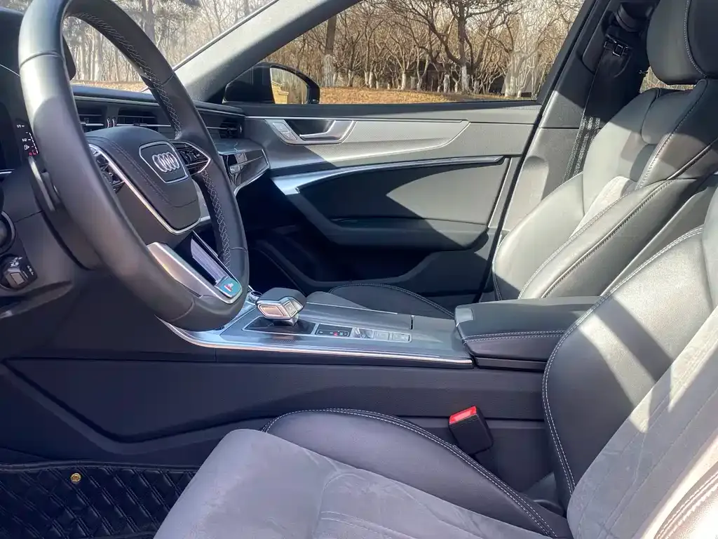 Audi A6L 2024 из CN, фото 2