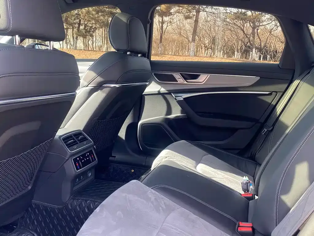 Audi A6L 2024 из CN, фото 7