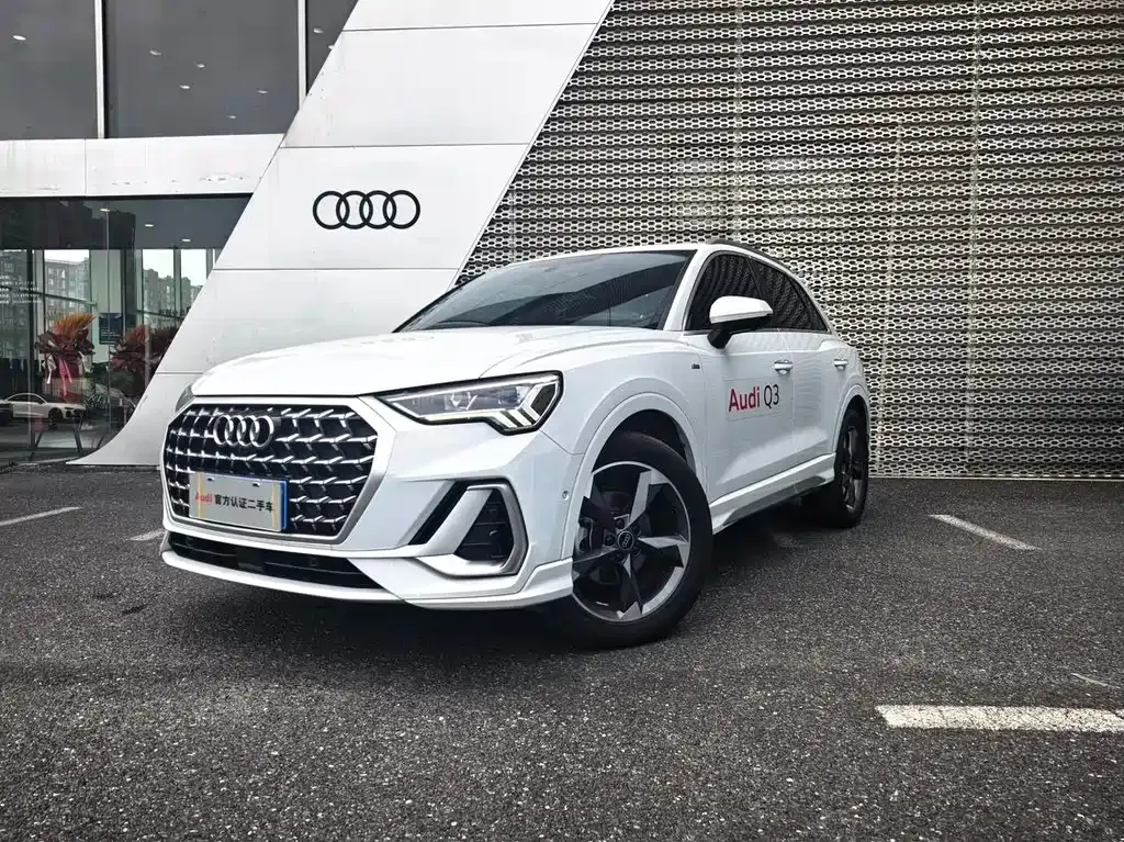 Audi Q3 — фото 1