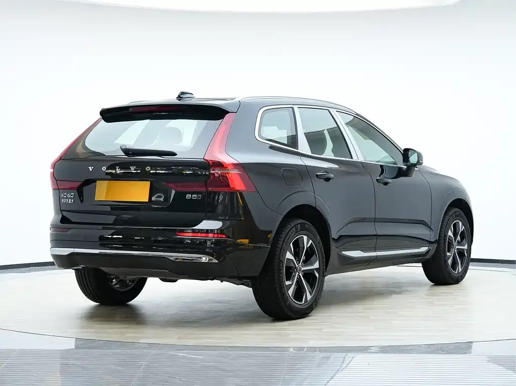 Volvo XC60 — фото 10