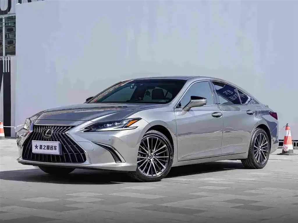 Lexus ES — фото 1