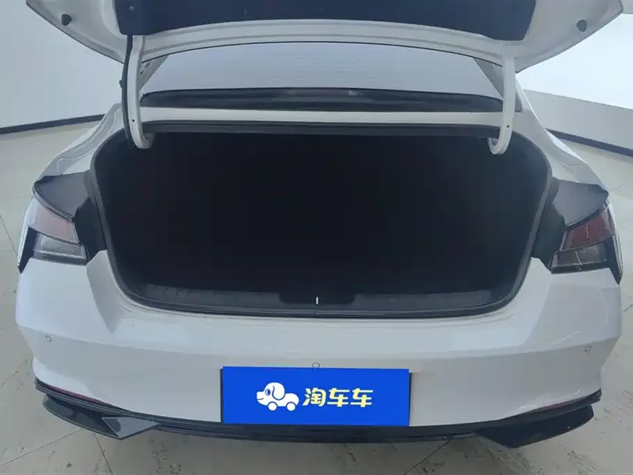 Hyundai Elantra 2023 из CN, фото 2