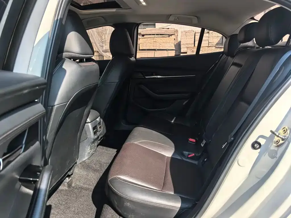 Mazda 3 Axela 2023 из CN, фото 10
