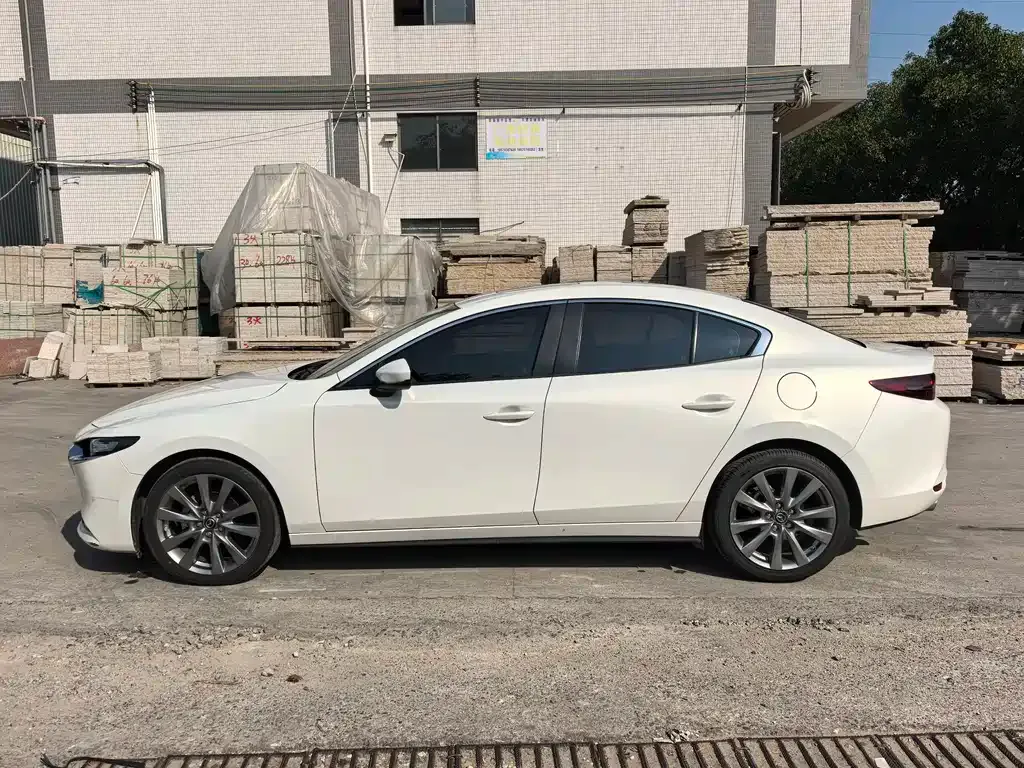 Mazda 3 Axela 2023 из CN, фото 5