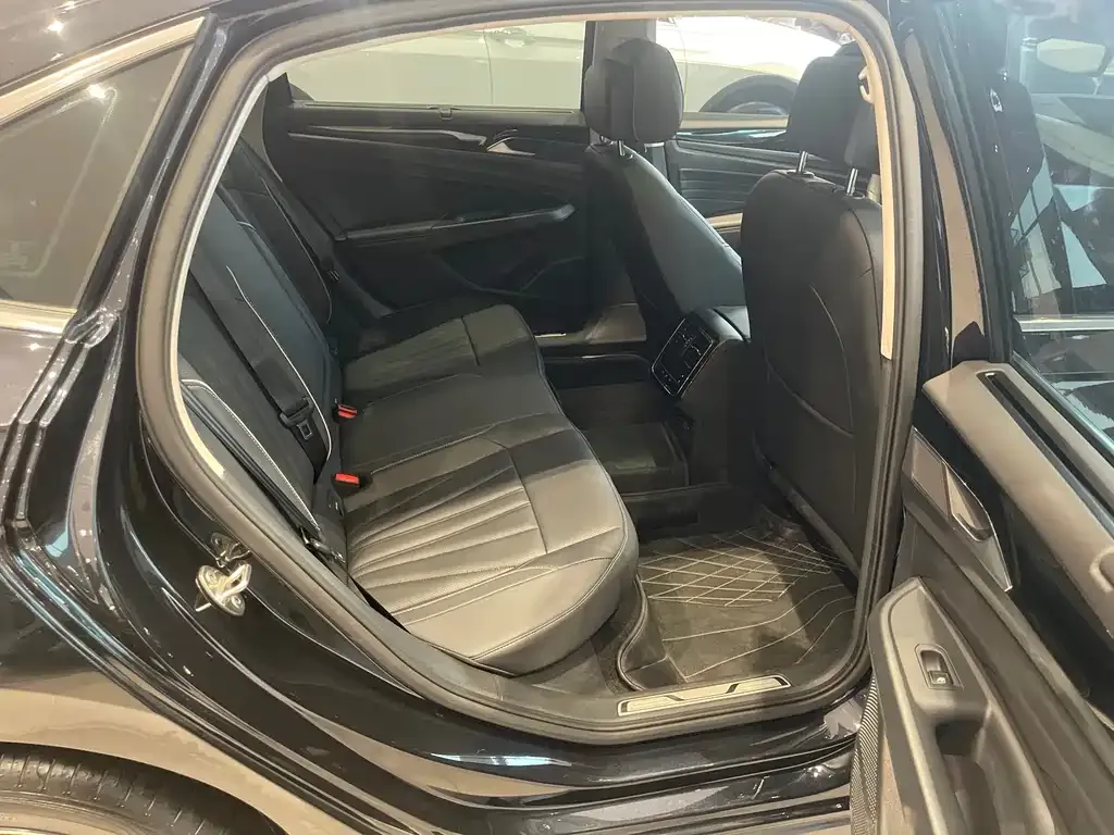 Volkswagen Passat 2024 из CN, фото 7