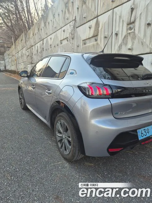 Peugeot 208 2022 из KR, фото 8
