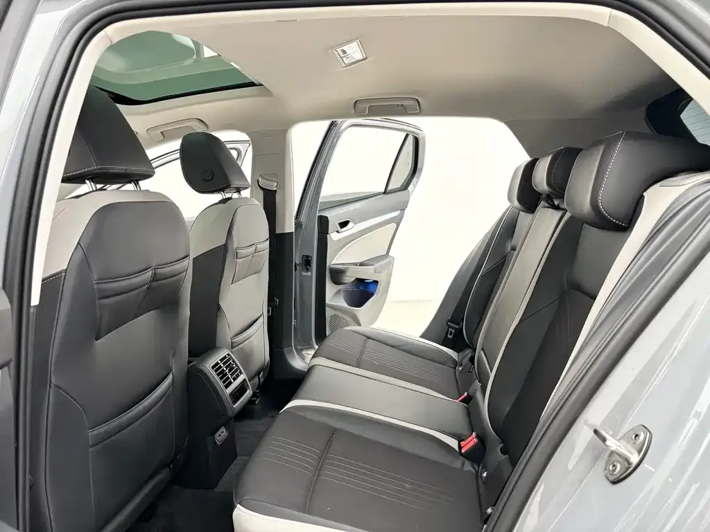 Volkswagen Golf 2023 из CN, фото 7