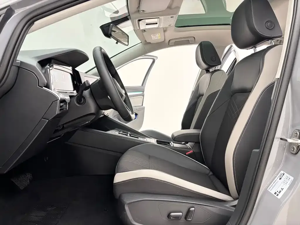 Volkswagen Golf 2023 из CN, фото 8