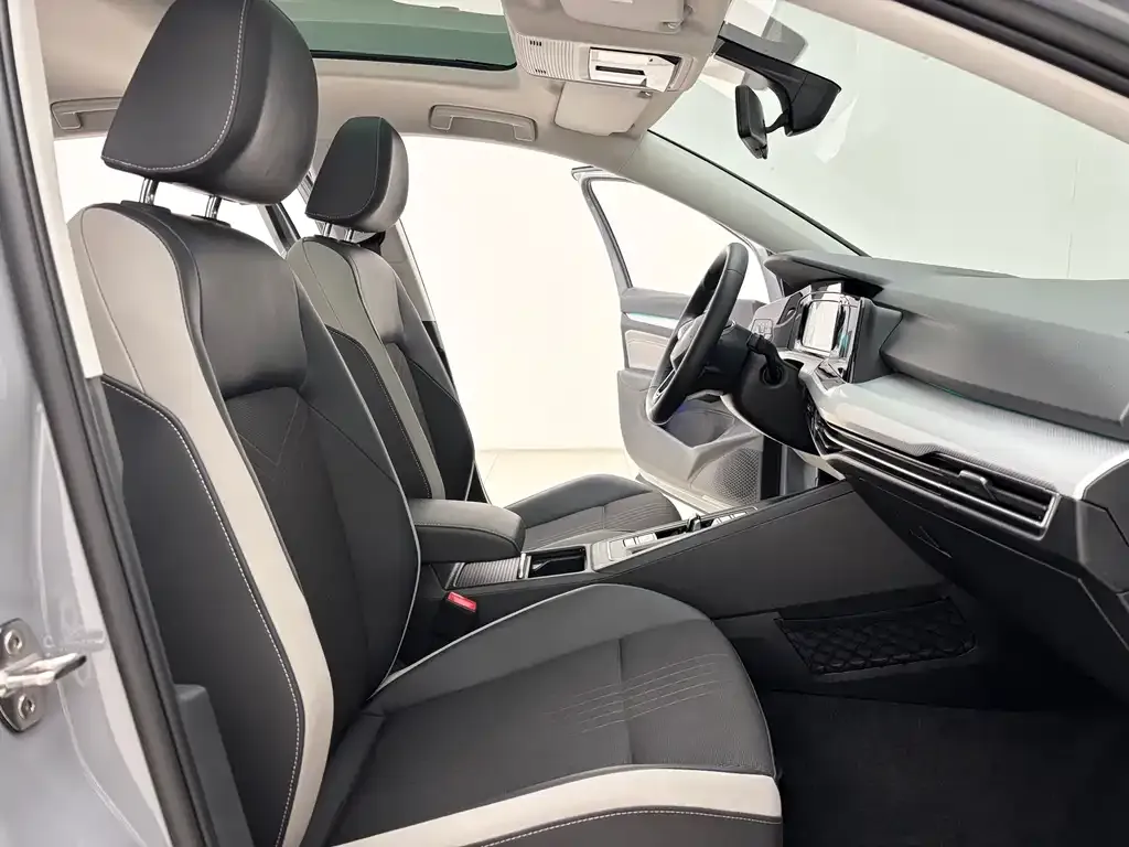 Volkswagen Golf 2023 из CN, фото 3