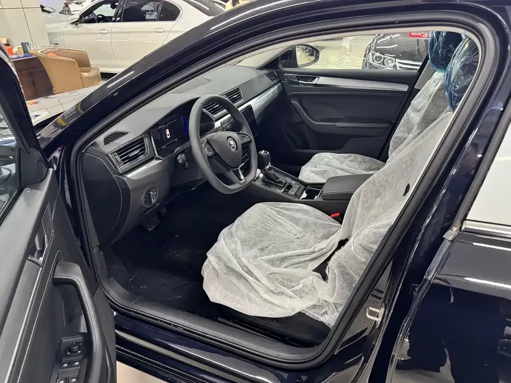 Skoda Superb — фото 4