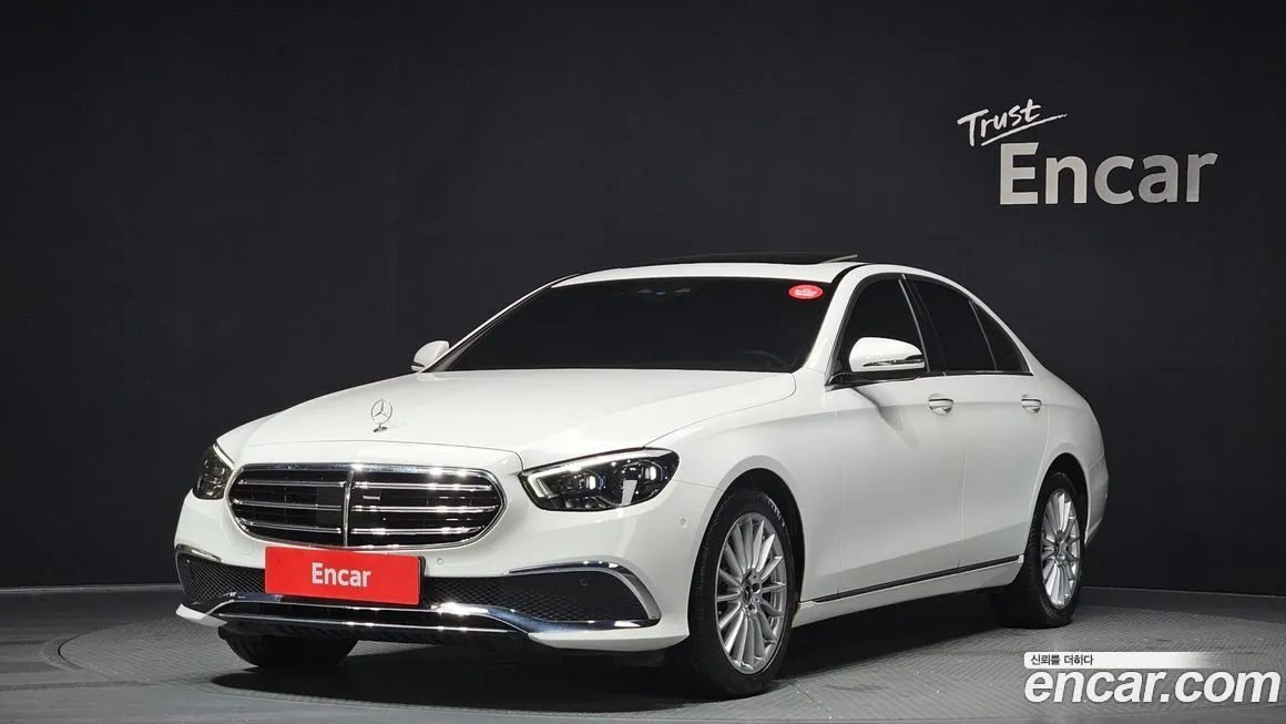 Mercedes-Benz E-Class — фото 1