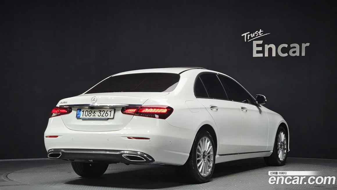 Mercedes-Benz E-Class — фото 4