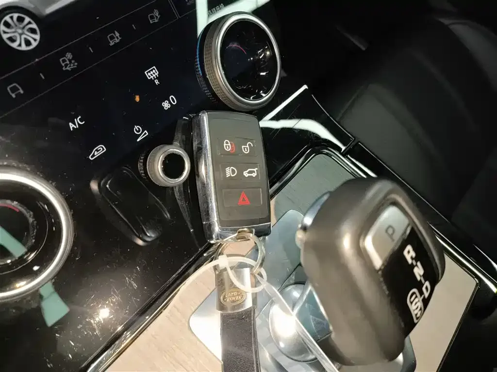 Land Rover Evoque PHEV 2022 из CN, фото 2