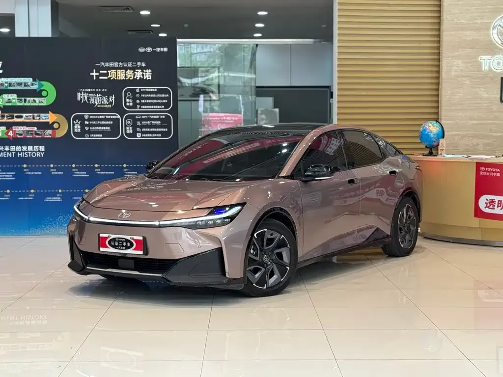 Toyota bZ3 2023 из CN, фото 1