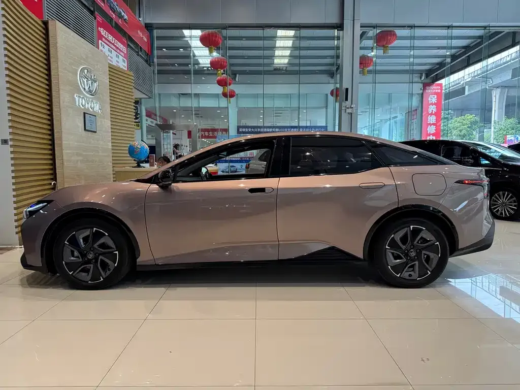 Toyota bZ3 2023 из CN, фото 6
