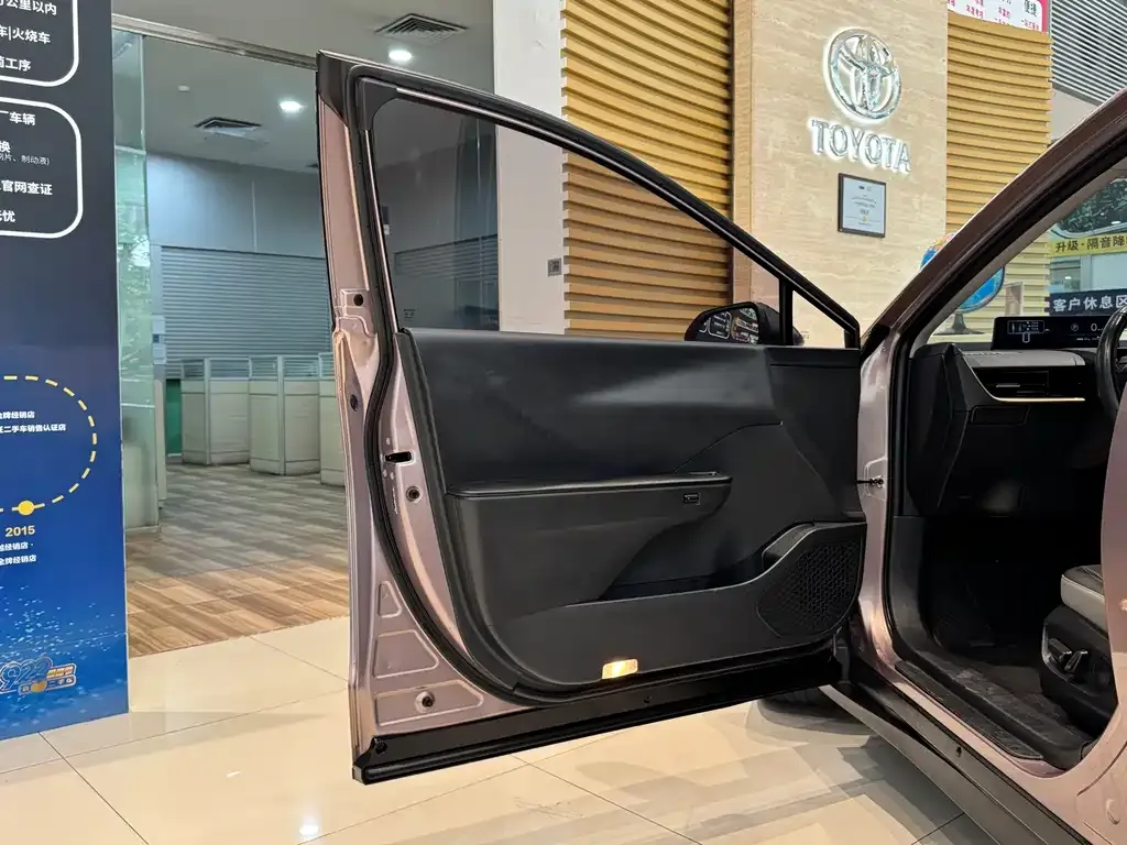 Toyota bZ3 2023 из CN, фото 7