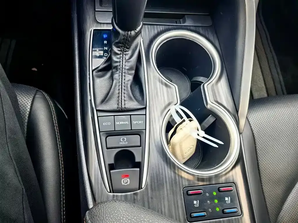 Toyota Camry 2024 из CN, фото 8
