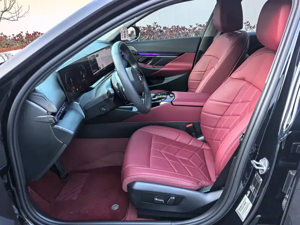 BMW 5 Series 2025 из CN, фото 4