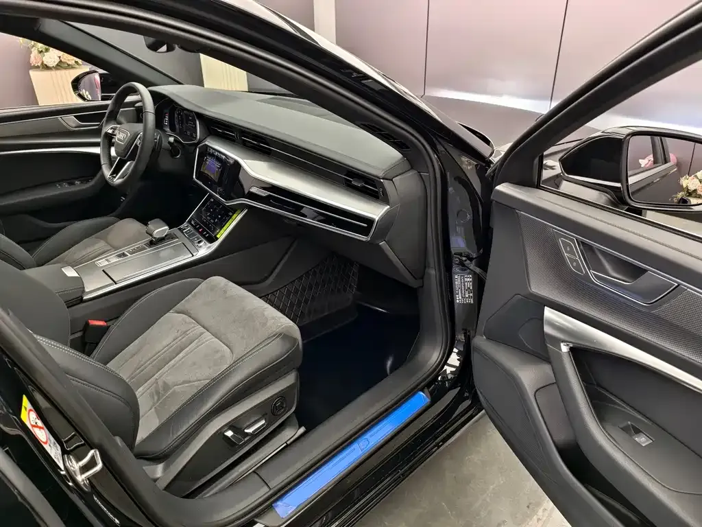 Audi A6L 2024 из CN, фото 4