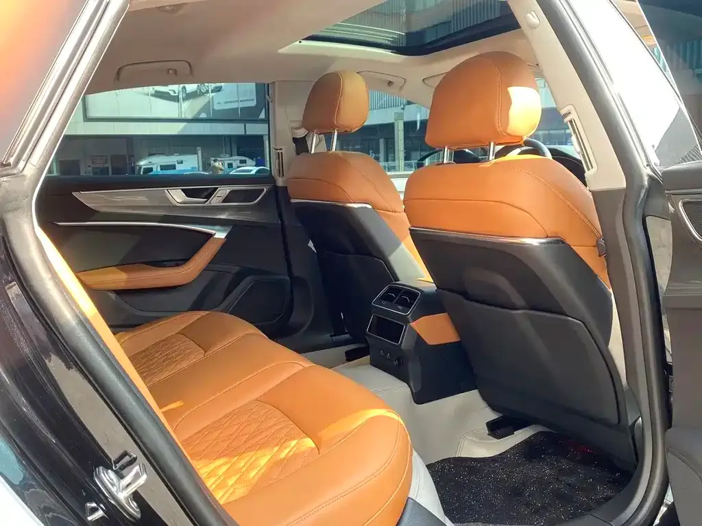Audi A7L 2024 из CN, фото 6
