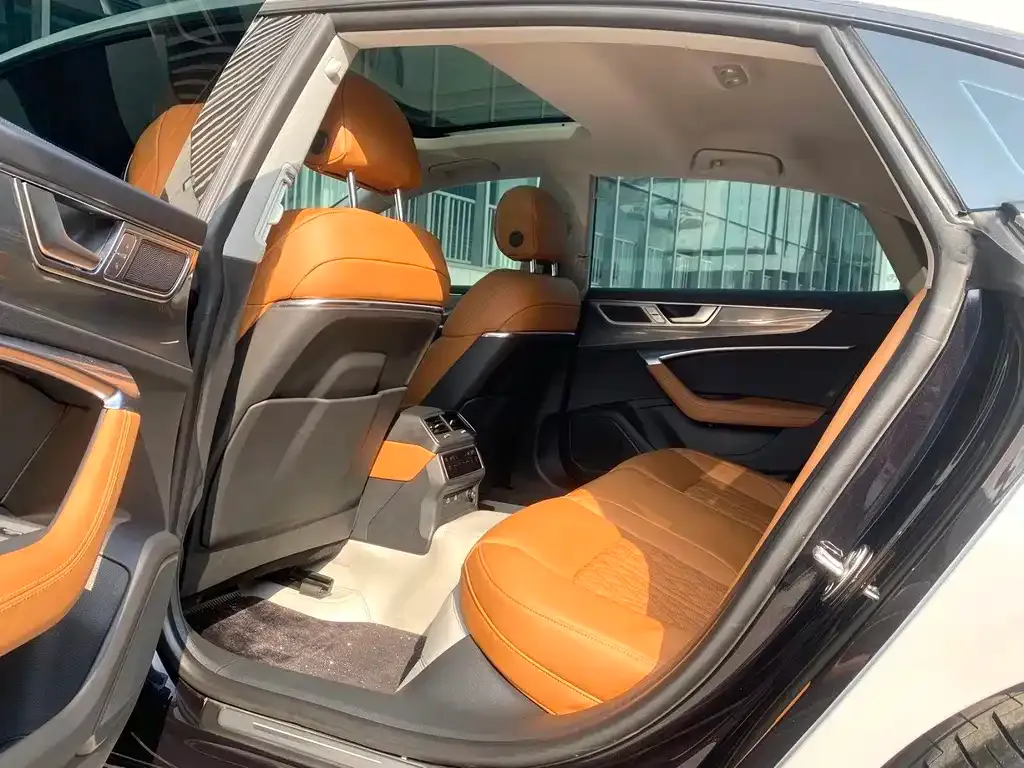 Audi A7L 2024 из CN, фото 5