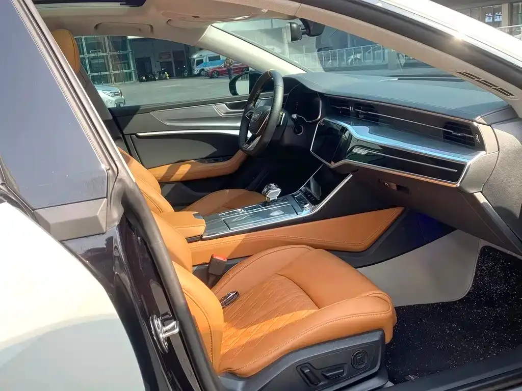 Audi A7L 2024 из CN, фото 8