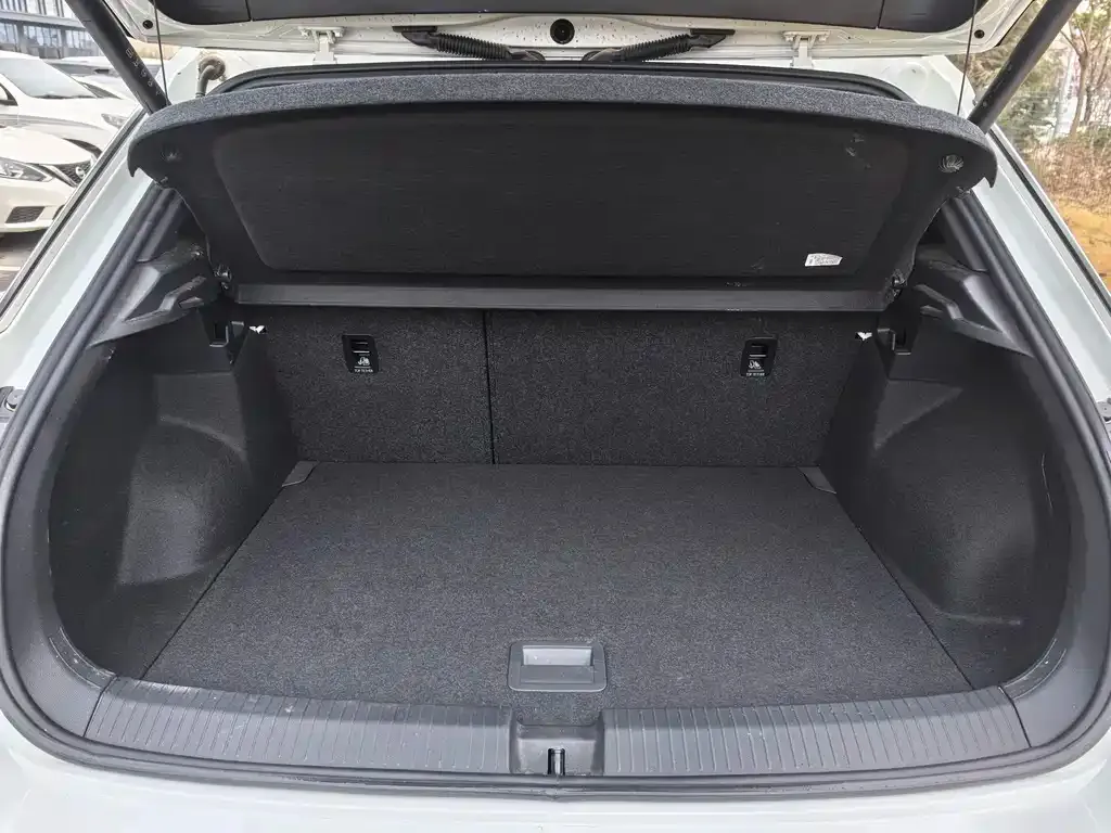 Volkswagen T-Roc 2023 из CN, фото 6