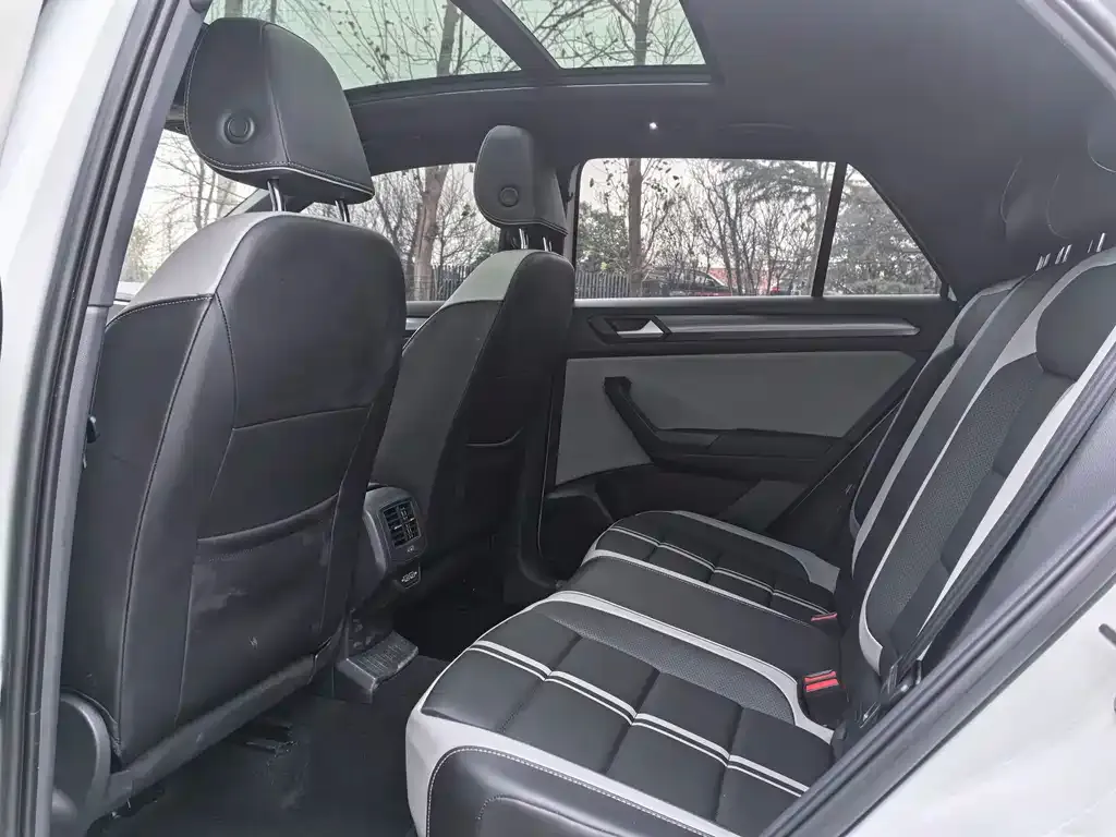 Volkswagen T-Roc 2023 из CN, фото 5