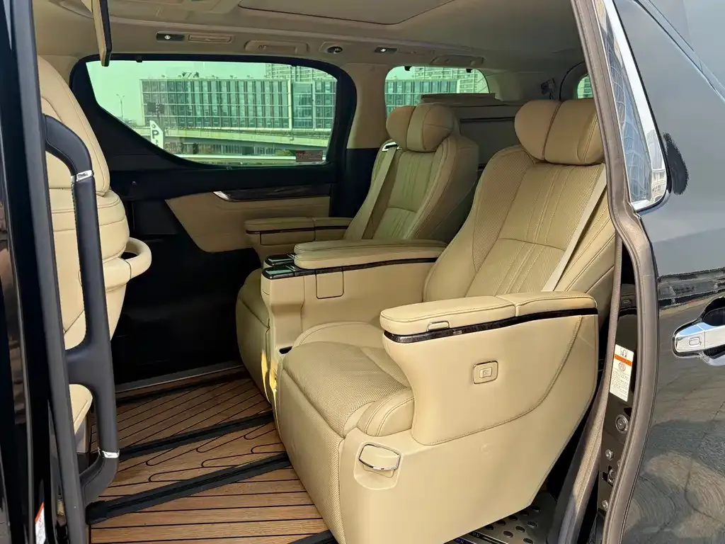 Toyota Vellfire 2021 из CN, фото 4
