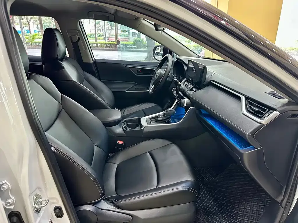Toyota RAV4 2023 из CN, фото 9