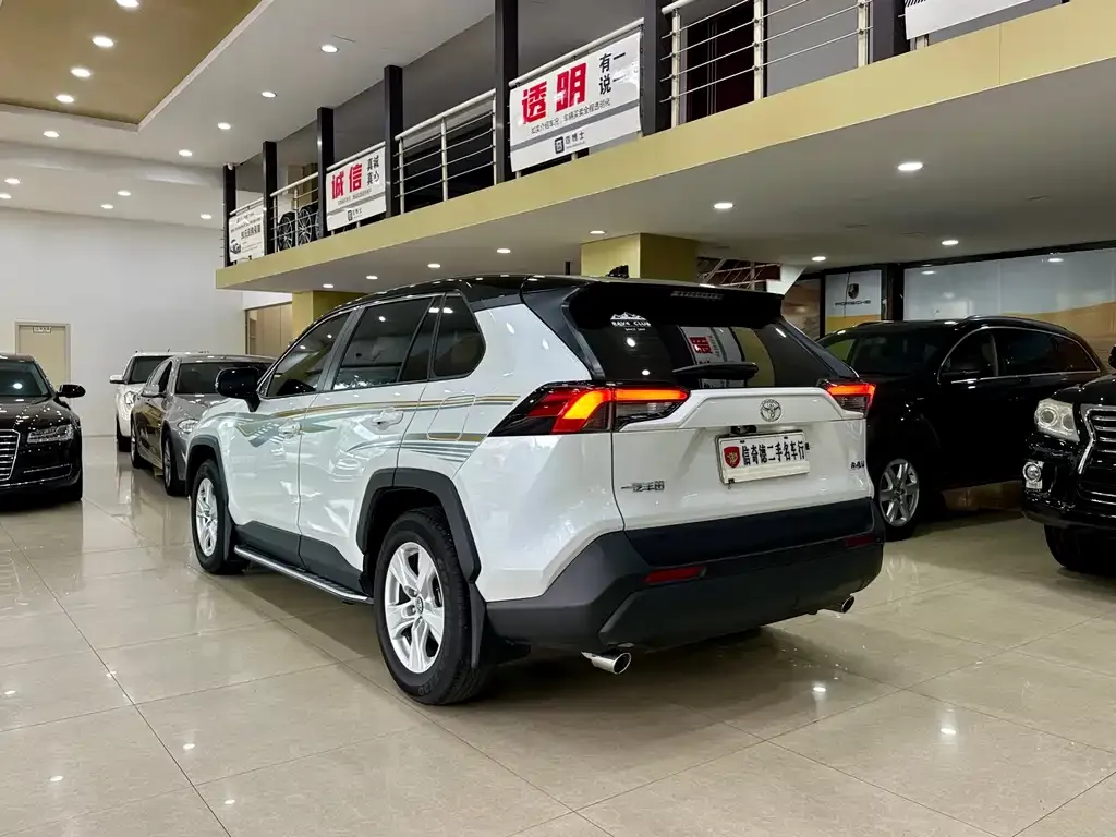 Toyota RAV4 2023 из CN, фото 8