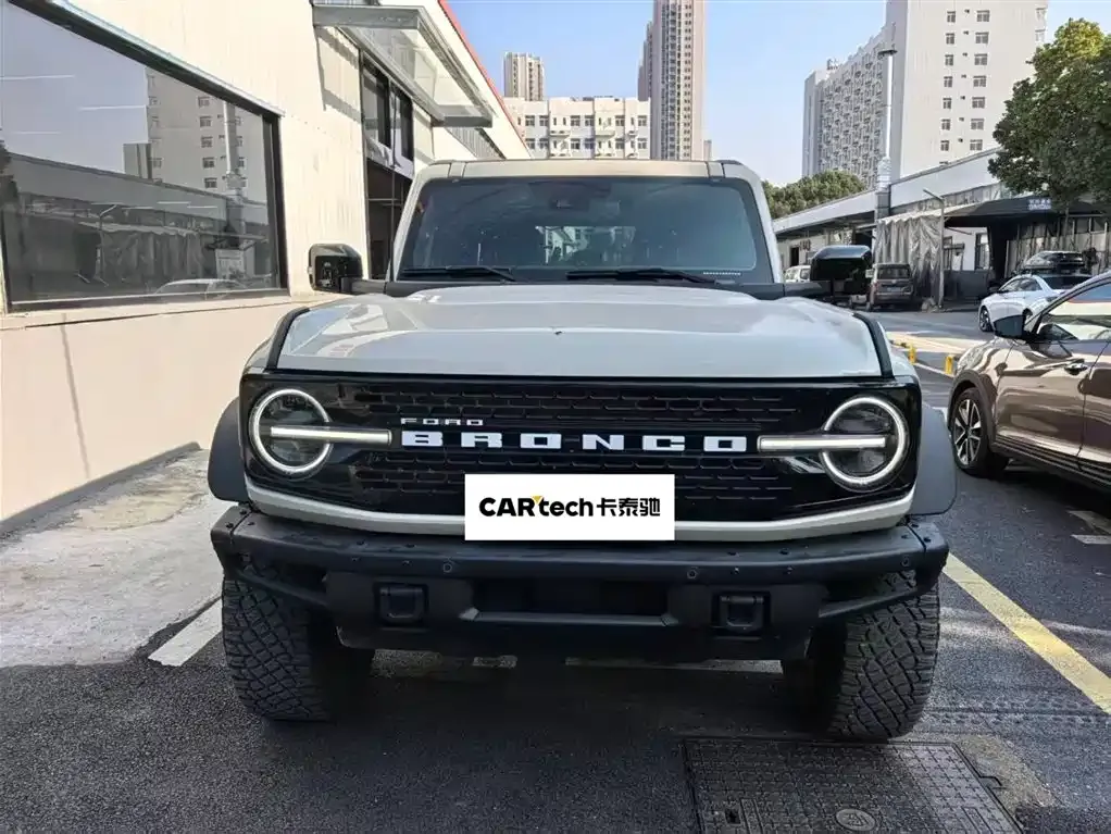 Ford Bronco — фото 10
