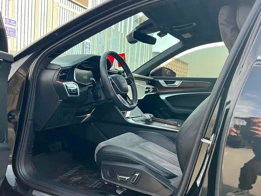Audi A6L 2023 из CN, фото 6