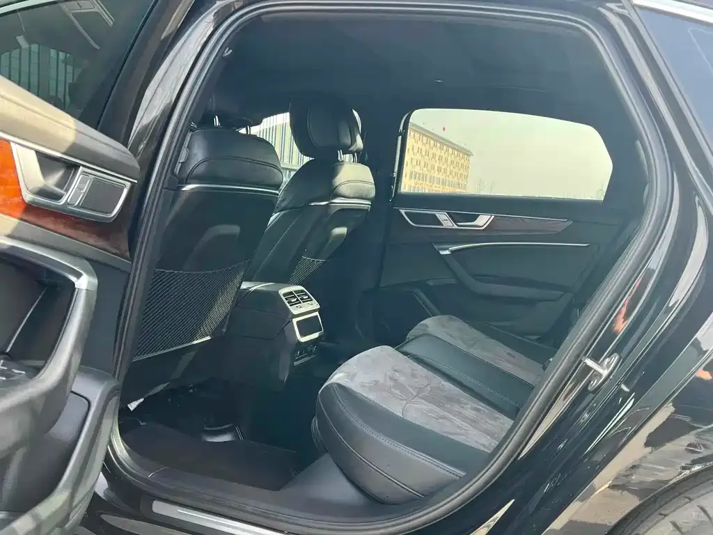 Audi A6L 2023 из CN, фото 8