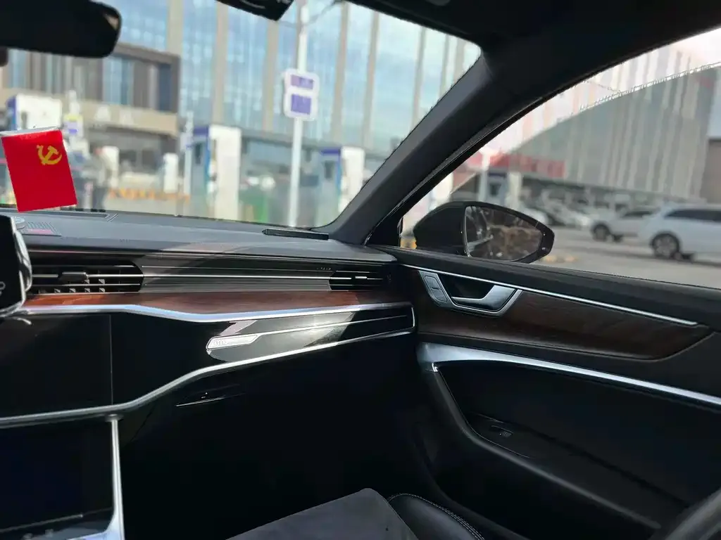 Audi A6L 2023 из CN, фото 2