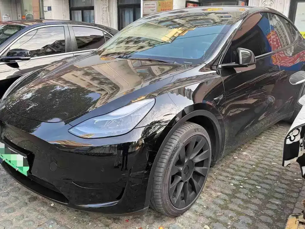 Tesla Model Y — фото 1