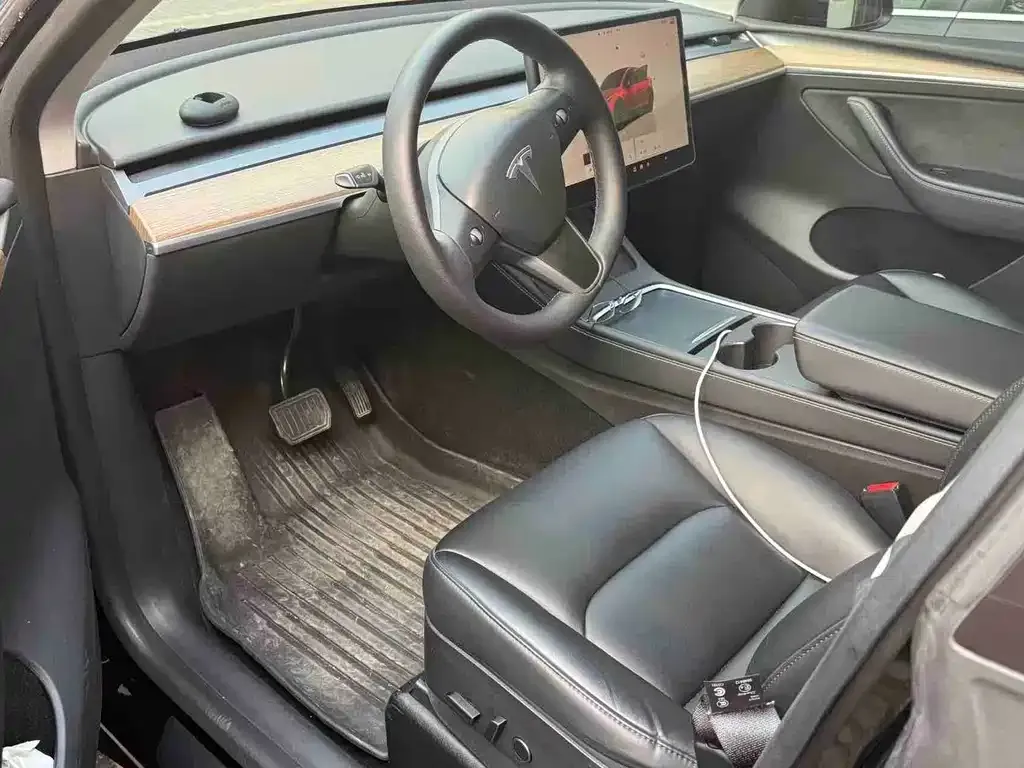 Tesla Model Y — фото 3