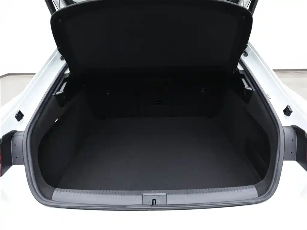 Volkswagen CC 2022 из CN, фото 4