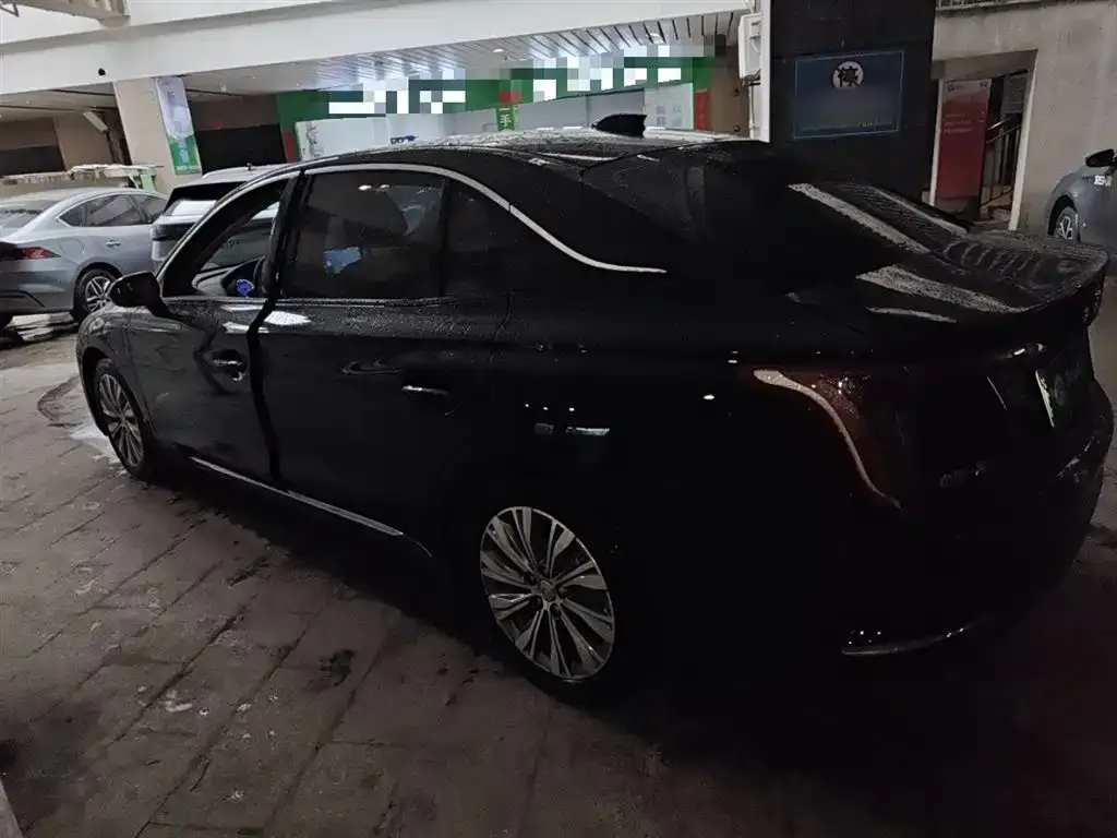 Hongqi E-QM5 — фото 2
