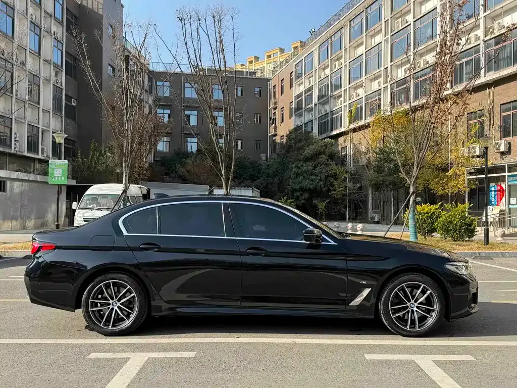 BMW 5 Series — фото 10