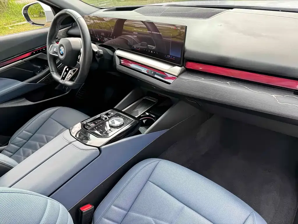 BMW 5 Series 2024 из CN, фото 5