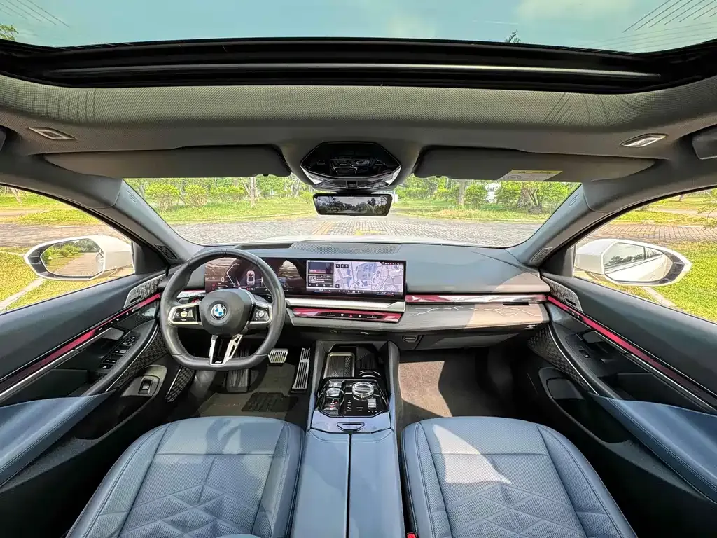 BMW 5 Series 2024 из CN, фото 7