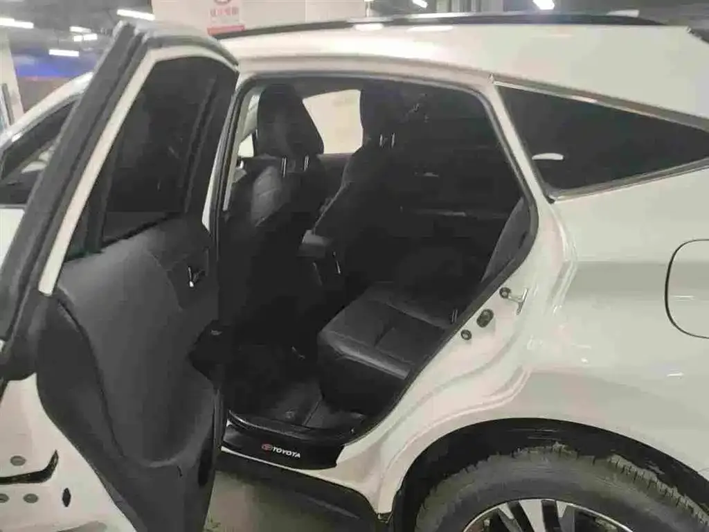 Toyota Venza 2023 из CN, фото 3