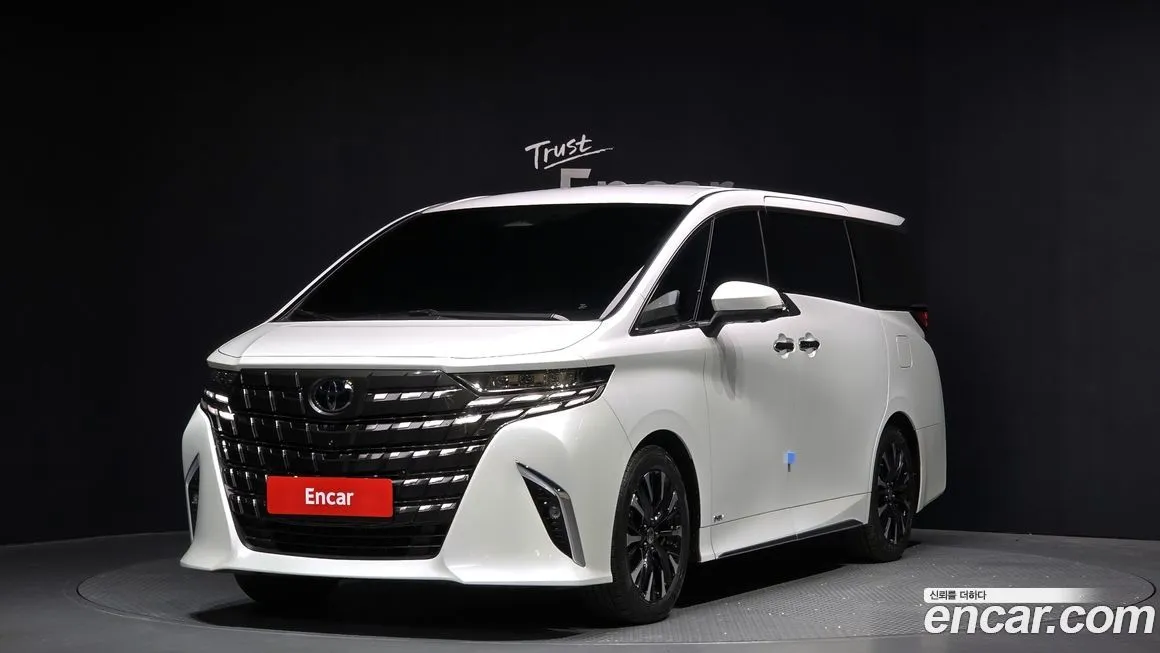 Toyota Alphard — фото 1