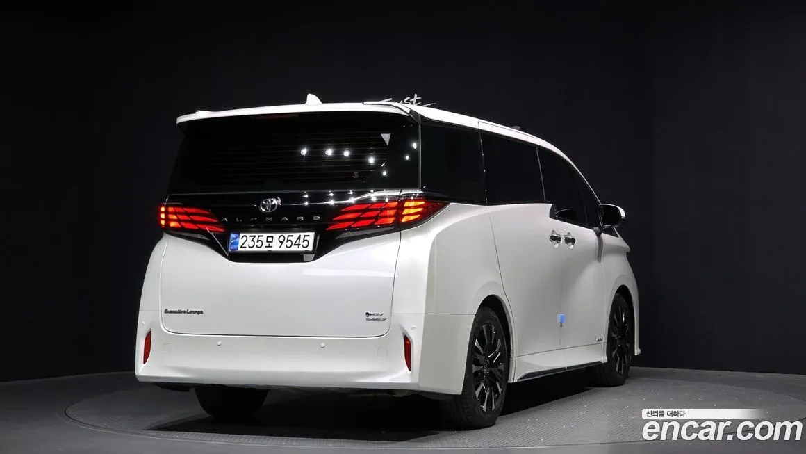 Toyota Alphard — фото 2